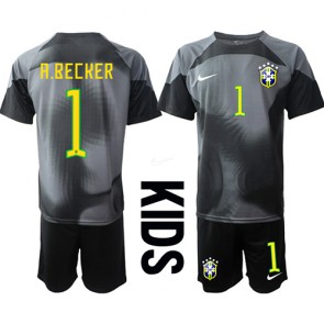 Brasilien Alisson Becker #1 Målmand Replika Babytøj Hjemmebanesæt Børn VM 2022 Kortærmet (+ Korte bukser)